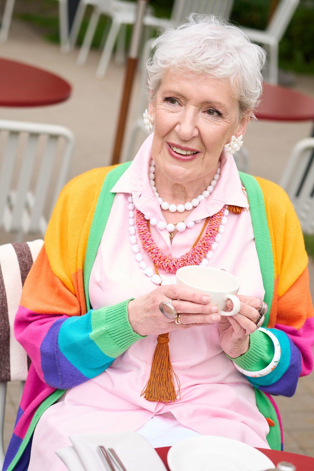 Valentīna, 77